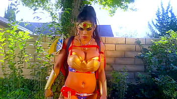 Wonder woman big tits cosplay