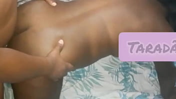 Safada gemendo e indo para gozar no cu