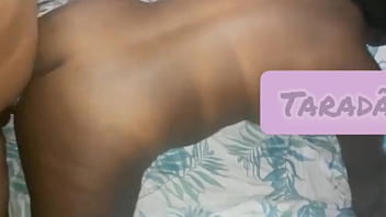 Safada gemendo e indo para gozar no cu