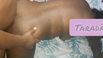 Safada gemendo e indo para gozar no cu