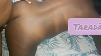 Safada gemendo e indo para gozar no cu