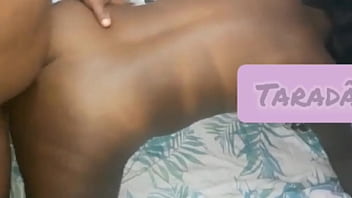 Safada gemendo e indo para gozar no cu