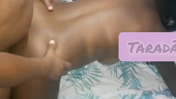 Safada gemendo e indo para gozar no cu