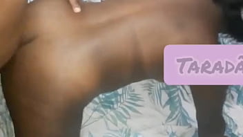 Safada gemendo e indo para gozar no cu