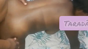 Safada gemendo e indo para gozar no cu