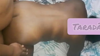 Safada gemendo e indo para gozar no cu