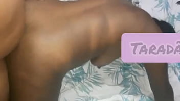 Safada gemendo e indo para gozar no cu