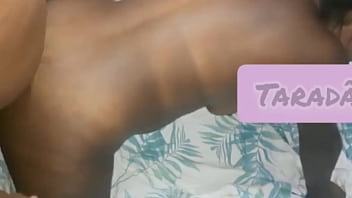 Safada gemendo e indo para gozar no cu