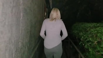 The kinky milf and her pretty pussy pee