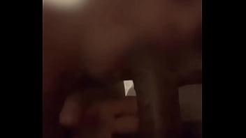 Que mamada em ele na que n deixou mostrar o rosto dele aqui so la no privacy