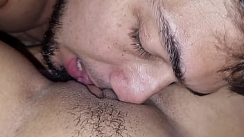 Chupando a vizinha greluda