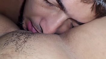 Chupando a vizinha greluda