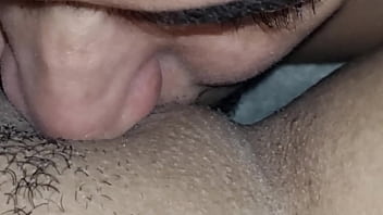 Chupando a vizinha greluda