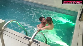 Levou a mulher pro motel pra relaxar chegando lá ela já queria brigar mas depois de uma foda bem gostosa dentro da piscina ela ficou calminha