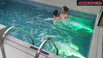 Levou A Mulher Pro Motel Pra Relaxar Chegando Lá Ela Já Queria Brigar Mas Depois De Uma Foda Bem Gostosa Dentro Da Piscina Ela Ficou Calminha thumbnail