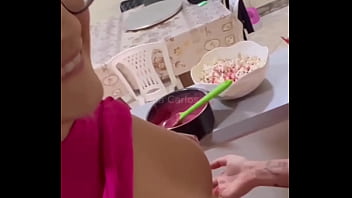 As barbies se chuparam e gozaram muito uma na boca da outra e no final elas convocaram o ken pra foder suas bucetinhas