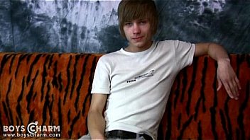 Adorable Twink Provokingly Pushes Down His Pants thumbnail