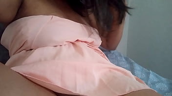 ¡¡que rico manjar la potra ardiente haciendo travesuras en su panocha y en sus tetas grandes