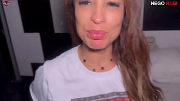 Coloquei a coleira na vagabunda para ela me obedecer arrombei ela toda com minha rola gigante