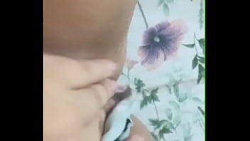 Novinha se masturbando Novinha se masturbando