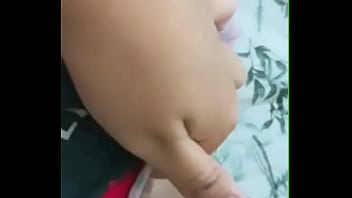 Novinha se masturbando