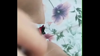 Novinha se masturbando