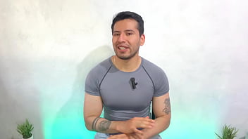 Twink Es Llenado De Leche Por El Bombero Dotado thumbnail