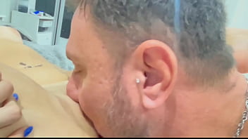 Minha namorada me pegou fodendo uma boneca ficou com tesão e quis também parte 3