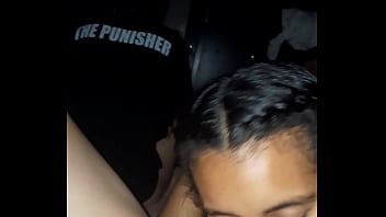 Mi hermanastra se sienta en cama cuando mi novia me hace acabar chupandome el pené es una buena experiencia la recomiendo