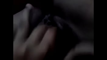 Puta venezolana se masturba parte 4