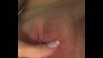 Brunette fuck herself