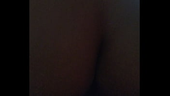 Amiga levando atrás