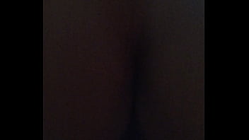 Amiga levando atrás