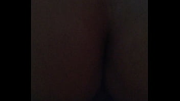 Amiga levando atrás