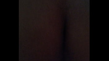 Amiga levando atrás