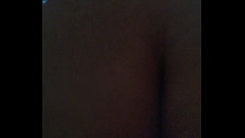 Amiga levando atrás