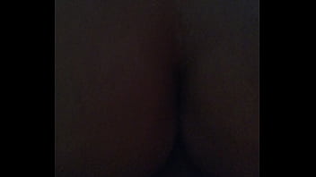 Amiga levando atrás