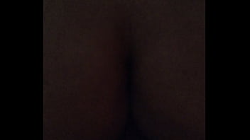 Amiga levando atrás