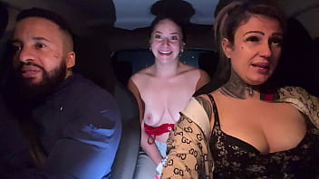 Pegamos uma passageira de frente de um putero badalado em são paulo já sabe oque aconteceu com a pulta safada dentro do carro