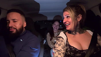 Pegamos uma passageira de frente de um putero badalado em são paulo já sabe oque aconteceu com a pulta safada dentro do carro