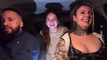 Pegamos uma passageira de frente de um putero badalado em são paulo já sabe oque aconteceu com a pulta safada dentro do carro