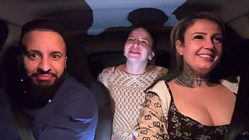 Pegamos uma passageira de frente de um putero badalado em são paulo já sabe oque aconteceu com a pulta safada dentro do carro