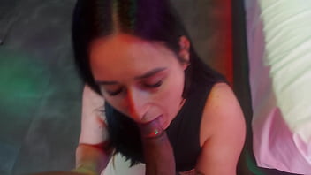 Duas casadas satisfaz seus cornos gozando muito e levando muita porra na cara