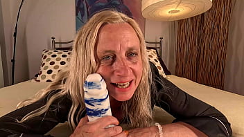 With the mega anal dildo for the perfect prolapse orgasm