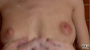 Snatch showing in the shower