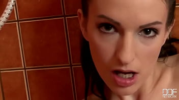 Snatch showing in the shower