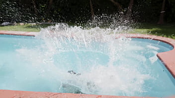 Real estate agent fucks busty arab client who comes to visit the house