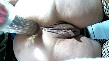 Daisy wylde has fun stretching her asshole