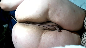 Daisy wylde has fun stretching her asshole