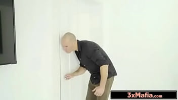 Kelsi monroe and khloe kapri share a cock in the 4